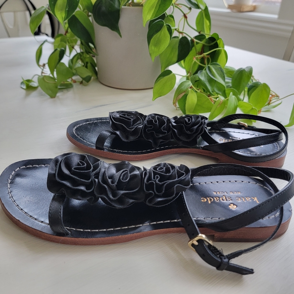 Kate Spade Women's Caryl Rose Flower T-Strap Flat Sandals | Black | Size 7 - Picture 9 of 10